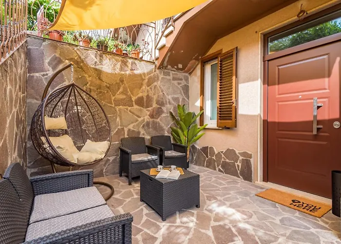 - New With Netflix & Free Parking Apartman