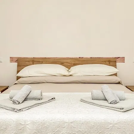 - New With Netflix & Free Parking Daire La Spezia