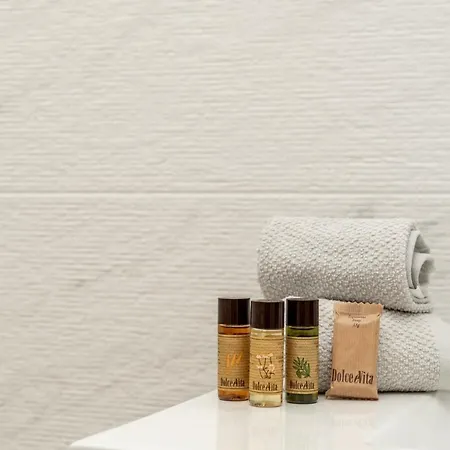 - New With Netflix & Free Parking La Spezia